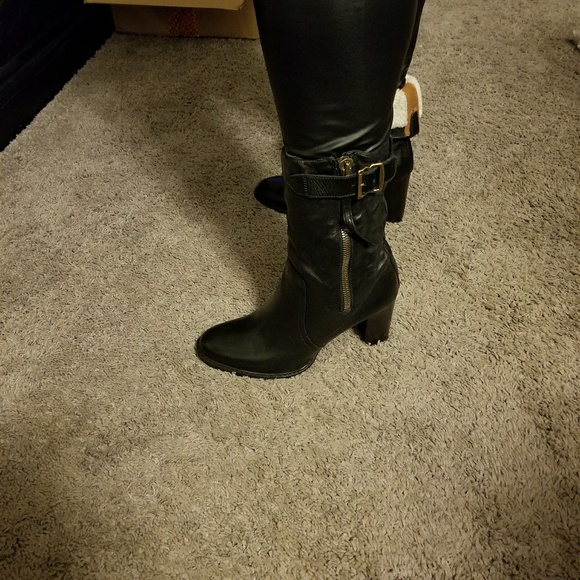 SOLD Authentic Burberry Boots - Picture 4 of 6